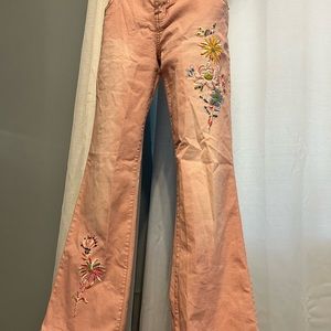CG women’s pink/melon embrodered florals wide leg  low/mid rise jeans Size 11